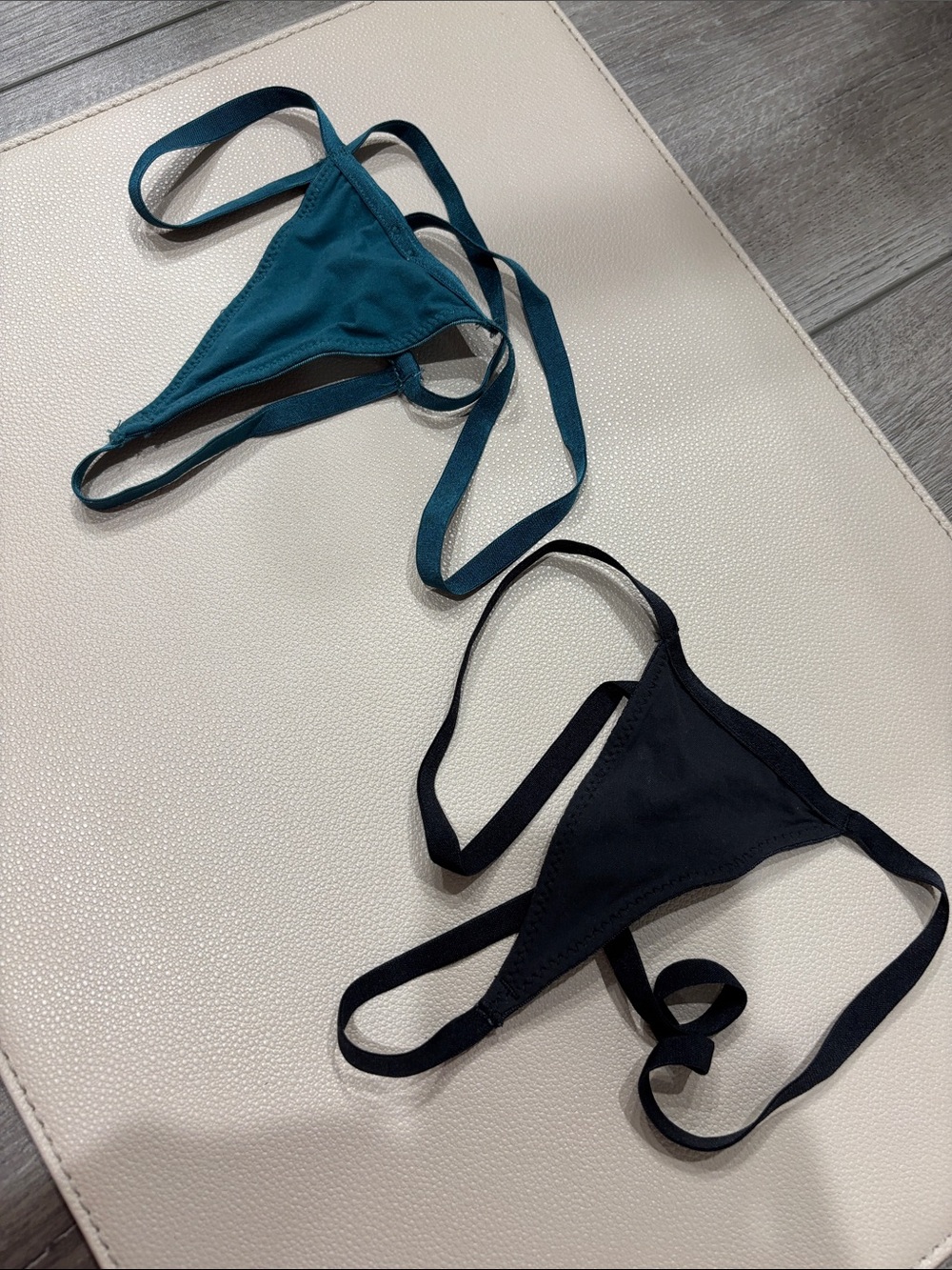 Skims micro thong Black and green S